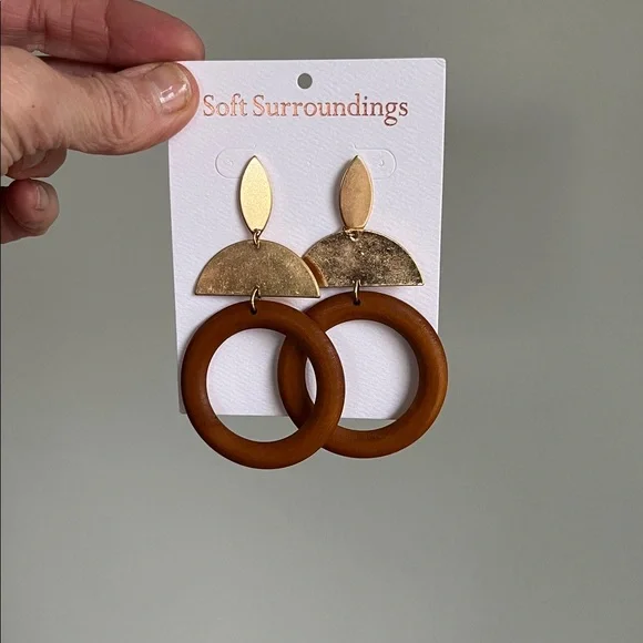 Soft Surroundings Gold tone and Wood Geometric Earrings - Picture 6 of 7